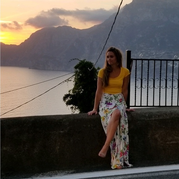 Meet your Posher, Caroline - Picture 2 of 3